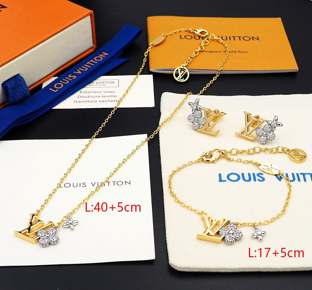 18K Louis Vuitton Gram Diamond Bracelet